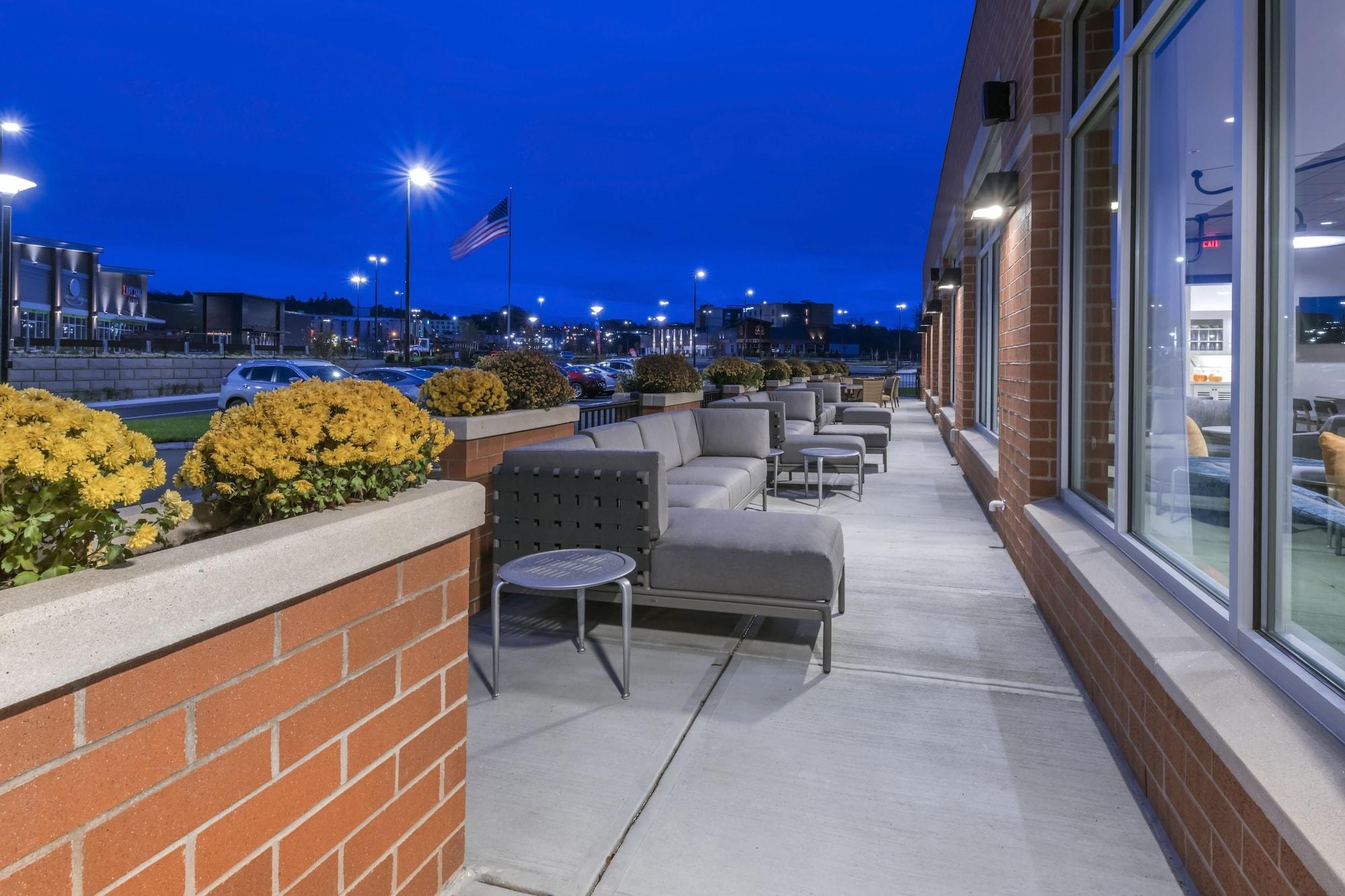 Hyatt Place Marlborough/Apex Center Exteriör bild